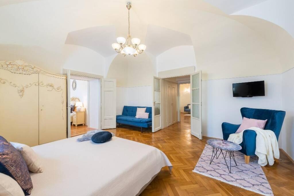Rose Apartments / Romantic & Cozy / City Center Prag Exterior foto