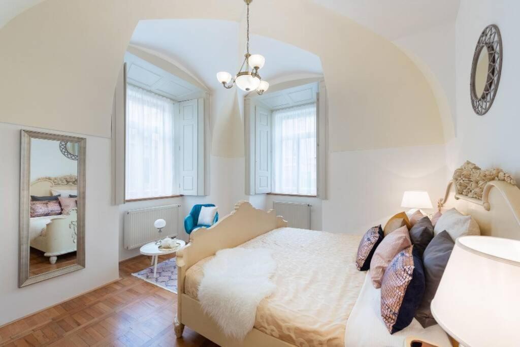 Rose Apartments / Romantic & Cozy / City Center Prag Exterior foto