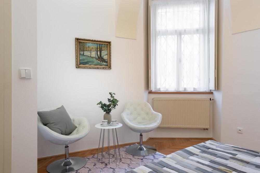 Rose Apartments / Romantic & Cozy / City Center Prag Exterior foto