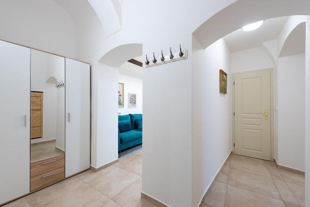 Rose Apartments / Romantic & Cozy / City Center Prag Exterior foto